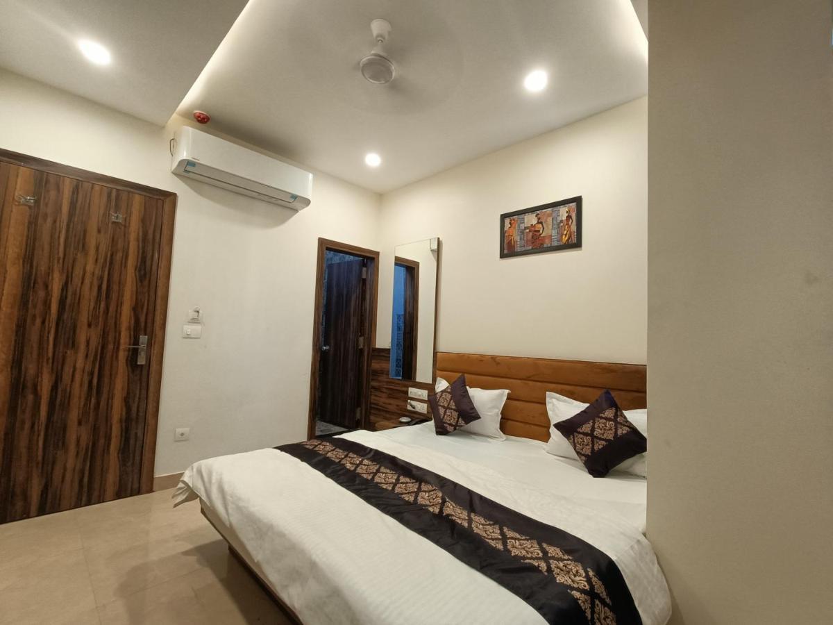 Hotel Vrinda Inn Udaipur Exteriör bild