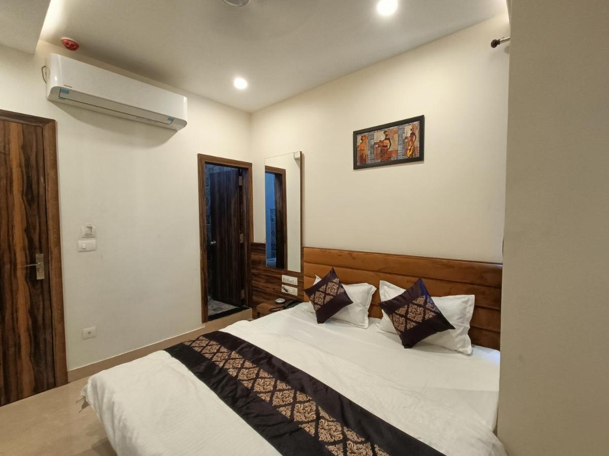 Hotel Vrinda Inn Udaipur Exteriör bild