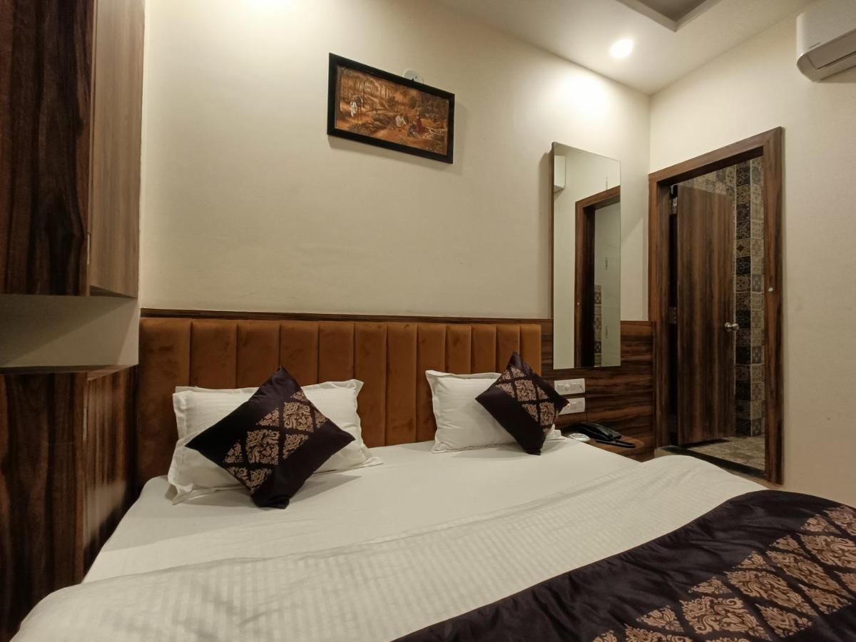Hotel Vrinda Inn Udaipur Exteriör bild