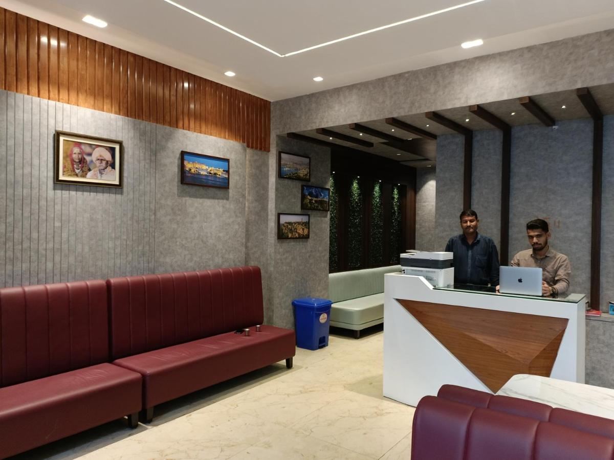 Hotel Vrinda Inn Udaipur Exteriör bild