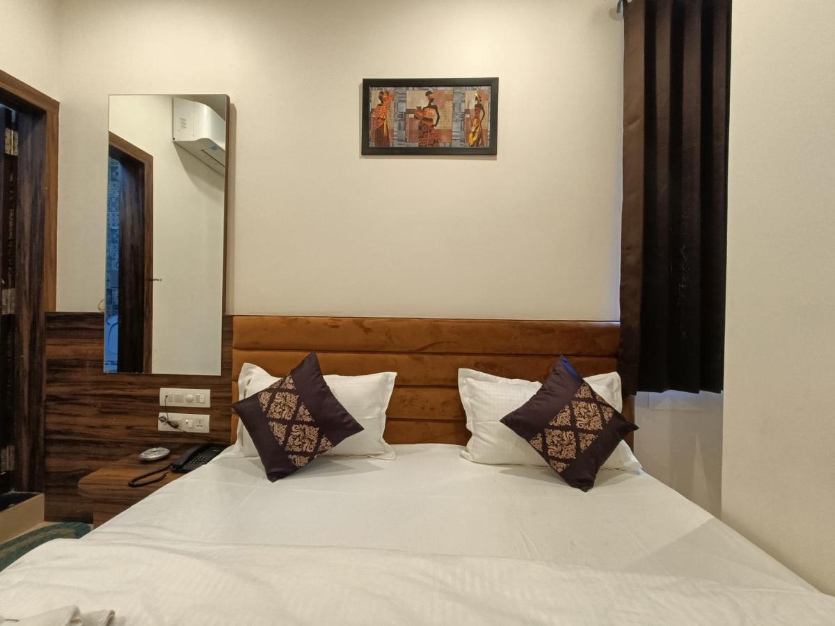 Hotel Vrinda Inn Udaipur Exteriör bild