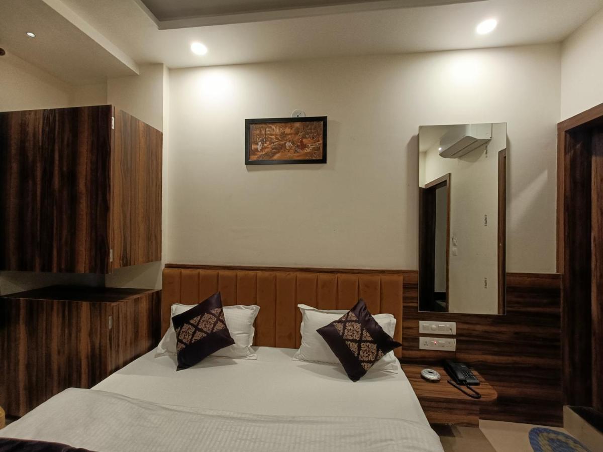 Hotel Vrinda Inn Udaipur Exteriör bild