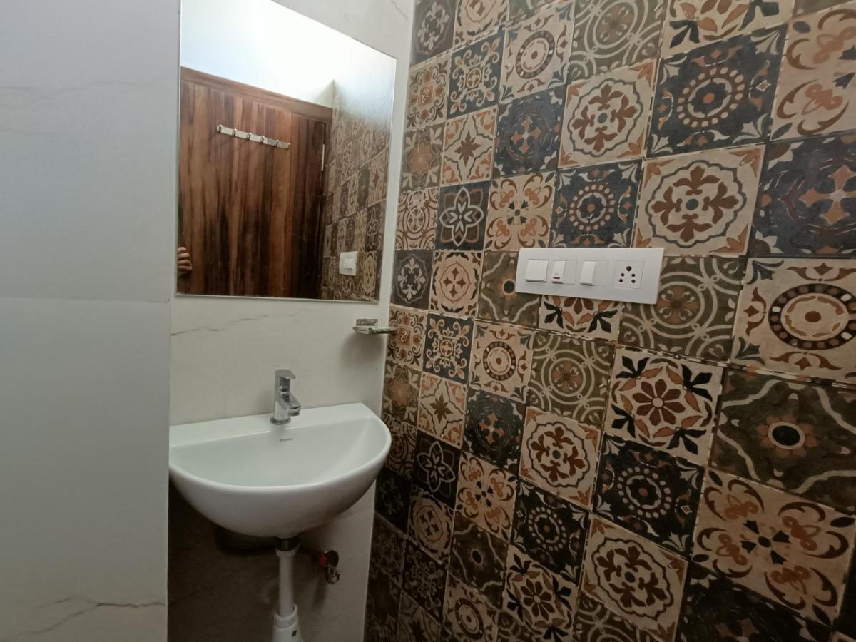 Hotel Vrinda Inn Udaipur Exteriör bild