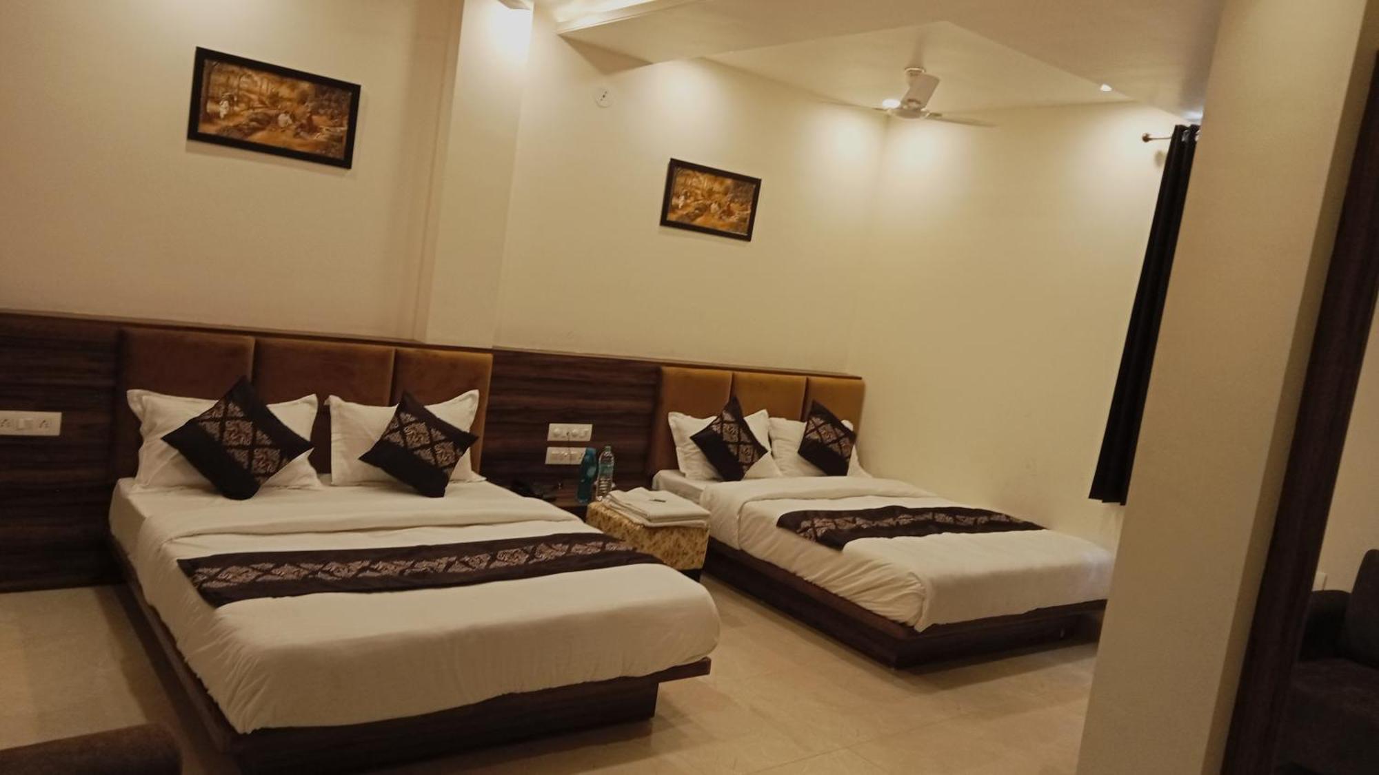 Hotel Vrinda Inn Udaipur Exteriör bild