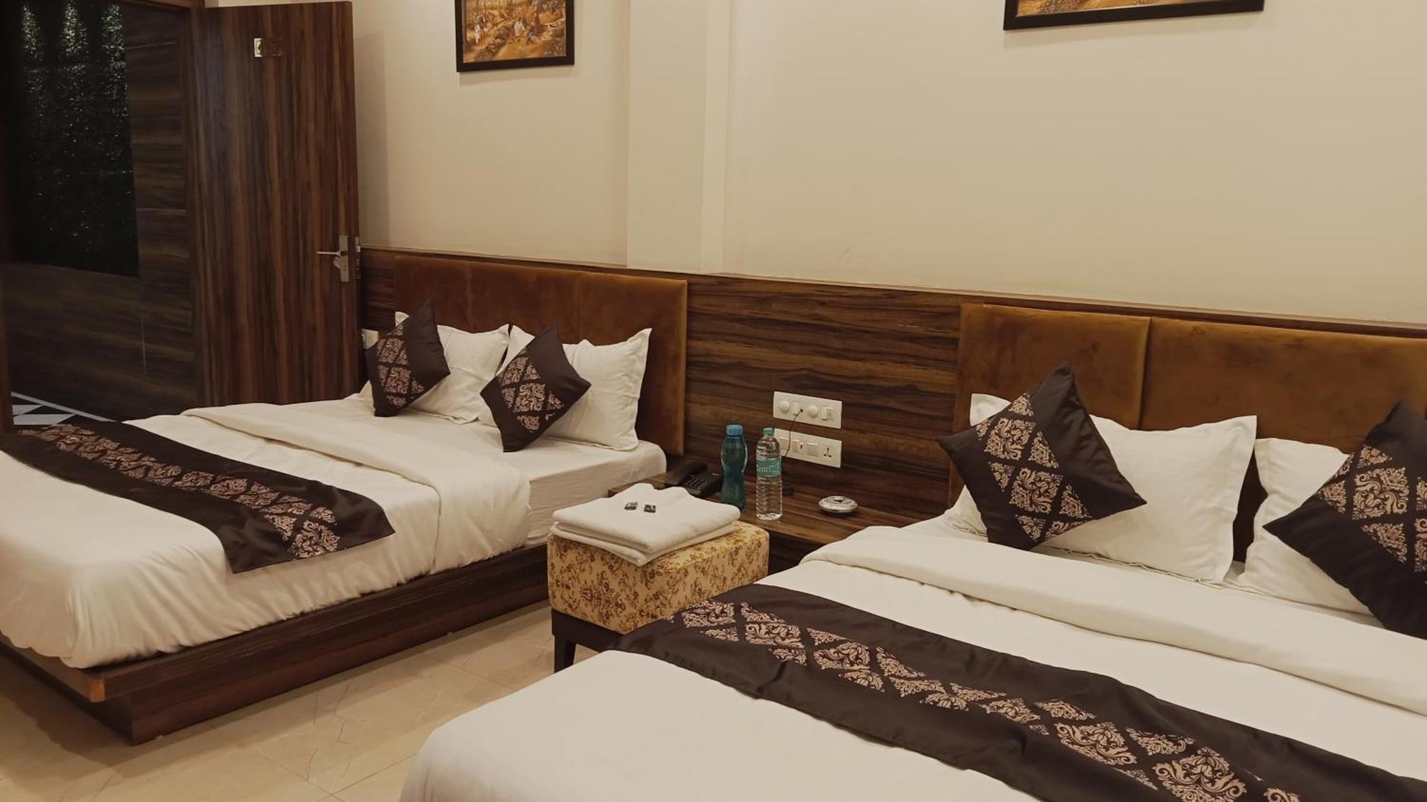 Hotel Vrinda Inn Udaipur Exteriör bild