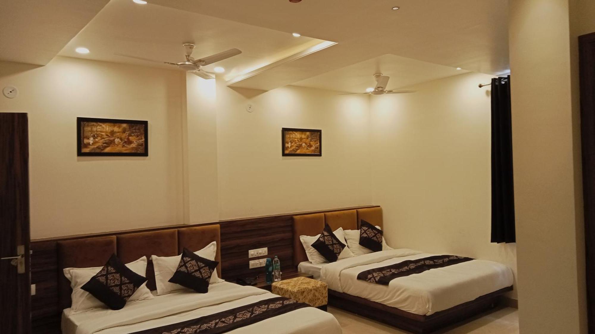 Hotel Vrinda Inn Udaipur Exteriör bild