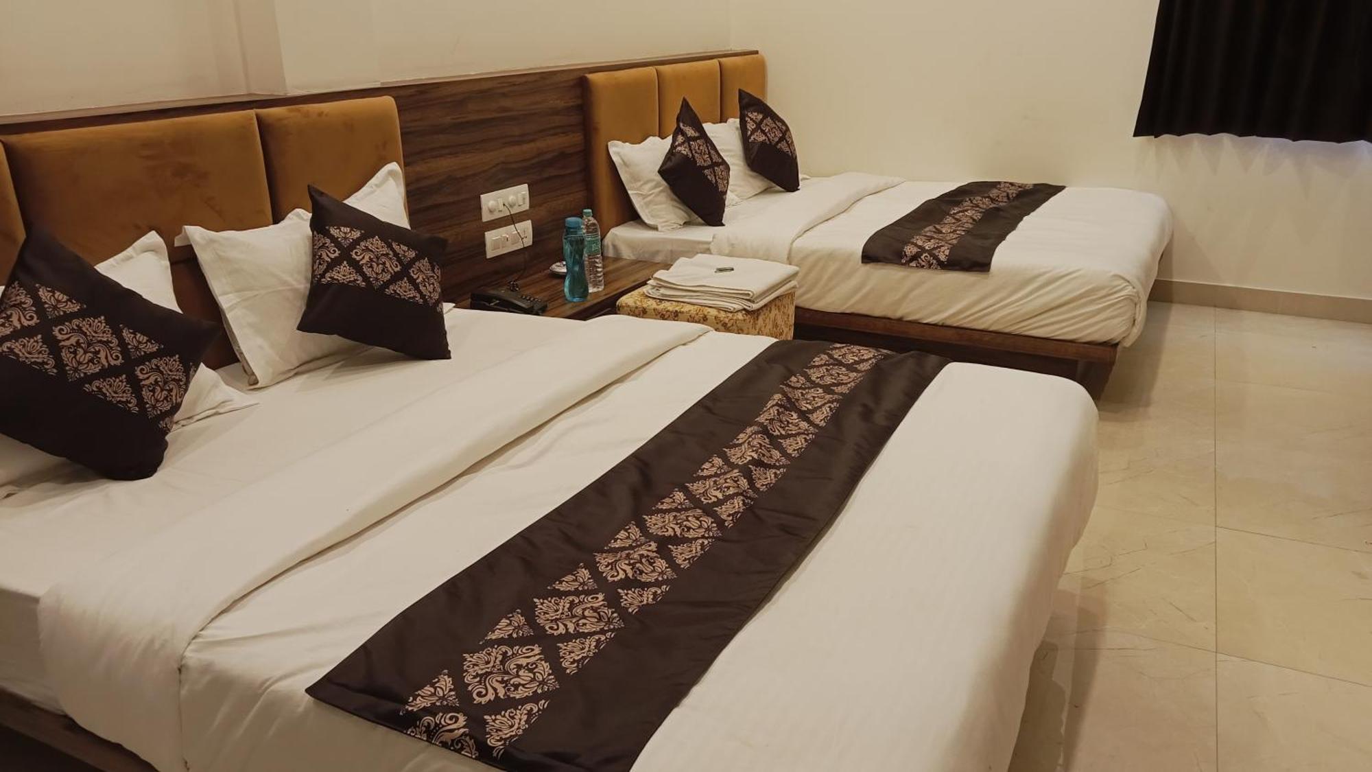 Hotel Vrinda Inn Udaipur Exteriör bild
