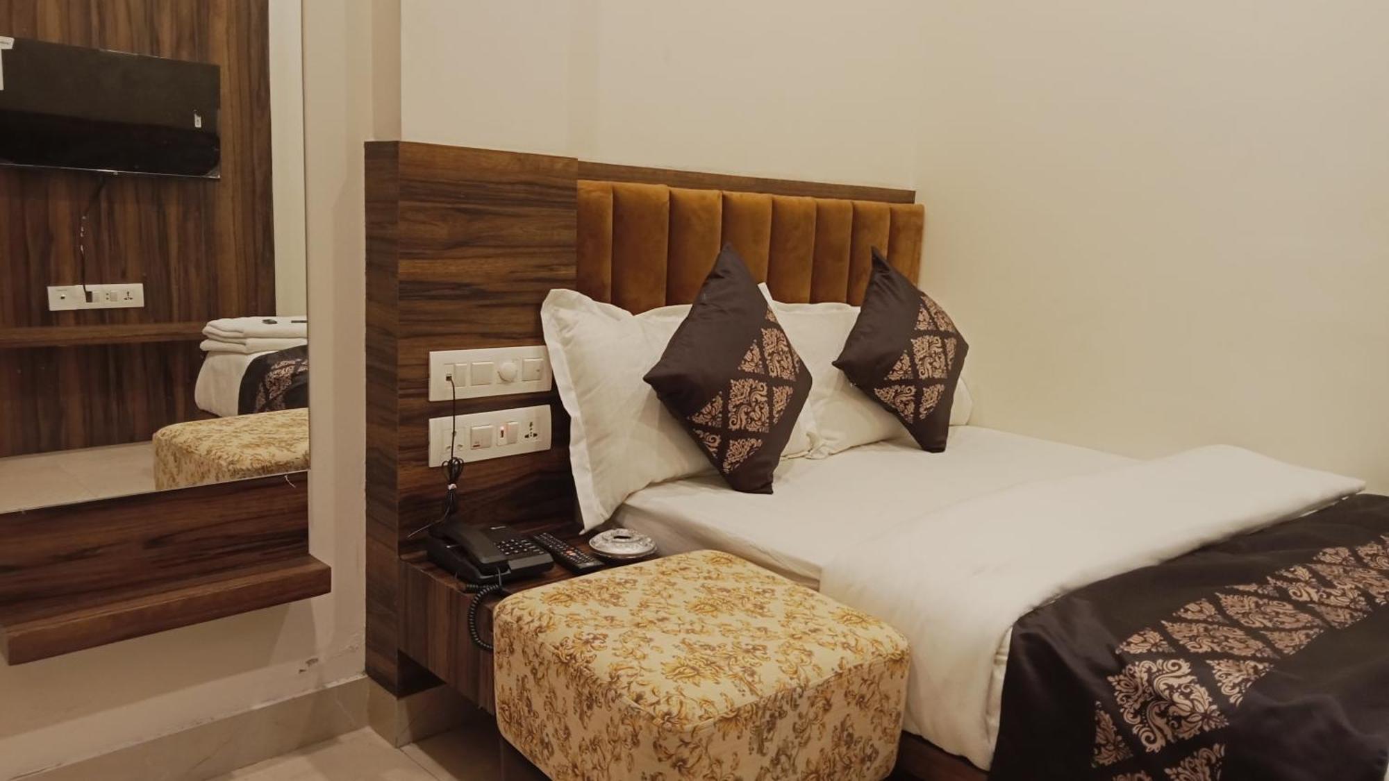 Hotel Vrinda Inn Udaipur Exteriör bild